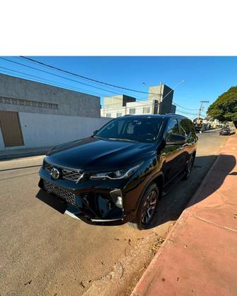 TOYOTA HILUX SW4 2.8 D-4D TURBO DIESEL SRX 4X4 AUTOMÁTICO TOYOTA HILUX SW4 2.8 D-4D TURBO DIESEL SRX 4X4 AUTOMÁTICO